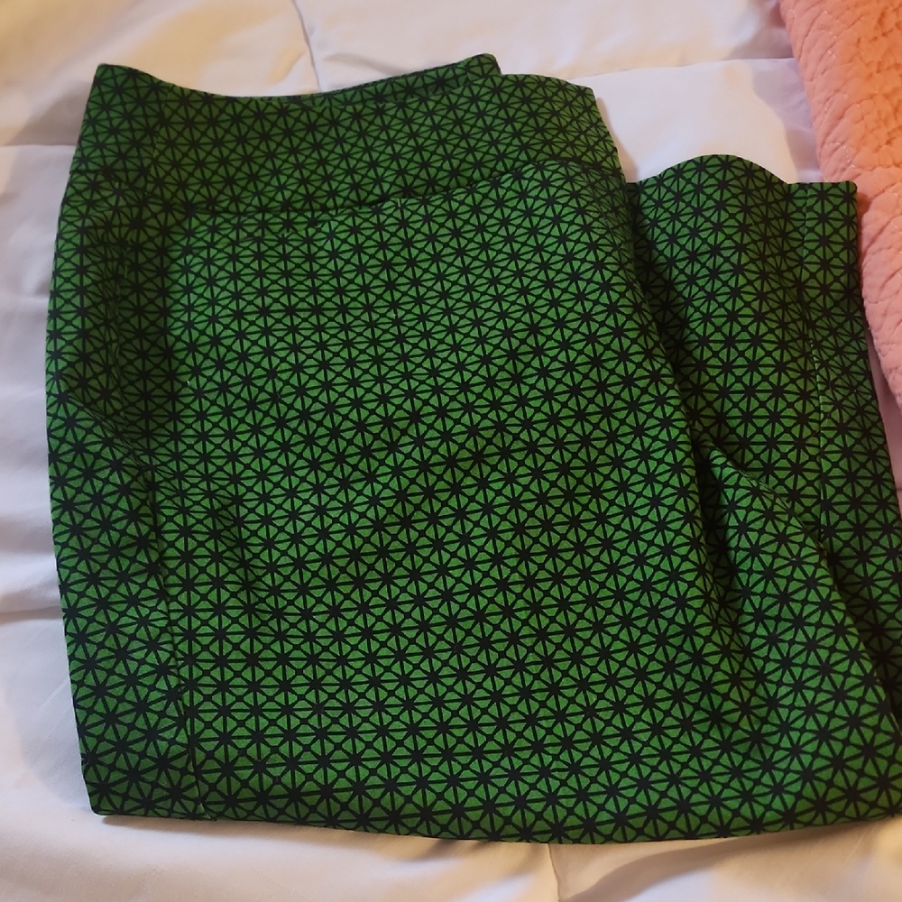 Worthington Green and Black Patterned Ankle Pants